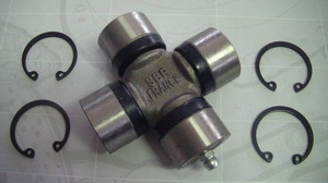 LADA NIVA KARDÁNKERESZT KÛLSÕ ZÉGERES 72X28mm