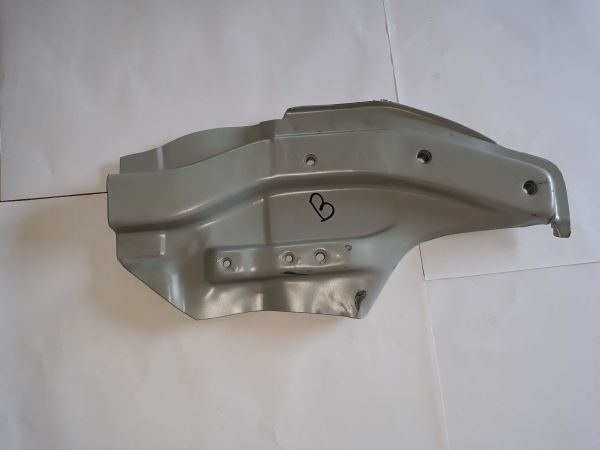 SUZUKI SWIFT 2004-IG HOSSZTARTÓ GERENDA ELEJE,LENGŐKAR RÖGZÍTŐ BAL.841